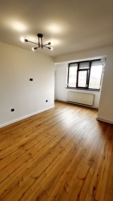 Proprietar ,vand ap 3 camere spatios  ,Promenada Moll