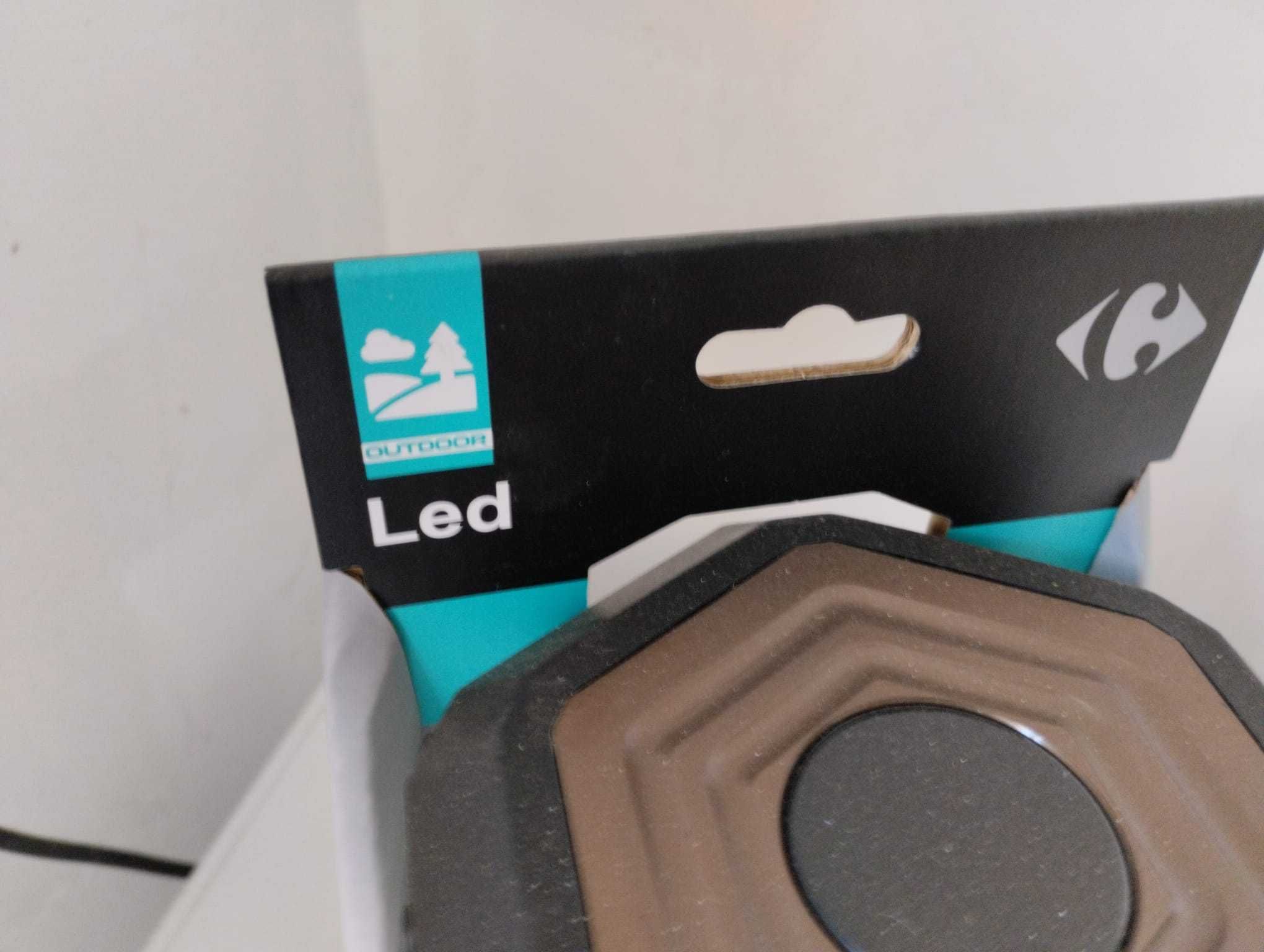 Lampă LED portabilă LED/ baterii  4xLR20 noua !