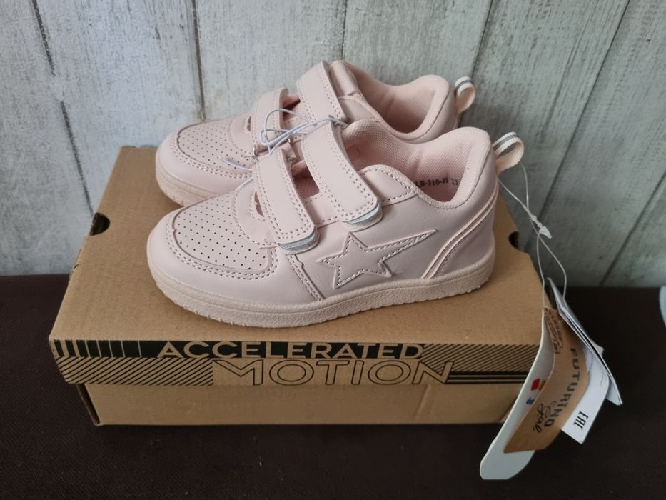 Продам Новые полуботинки на девочку р.27