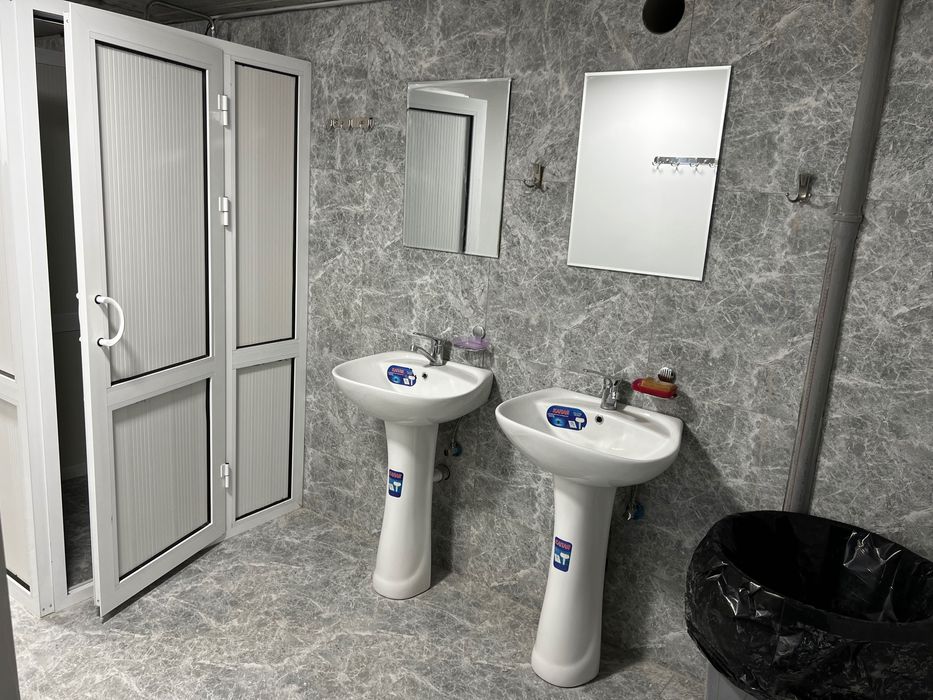 Erkak va studentlarga sheriklikga hona Yahshnabodda .