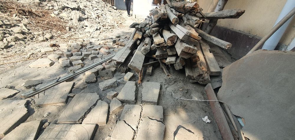 Òtin buzilgan uydan chiqqan qalin tòsinliklariyam bor