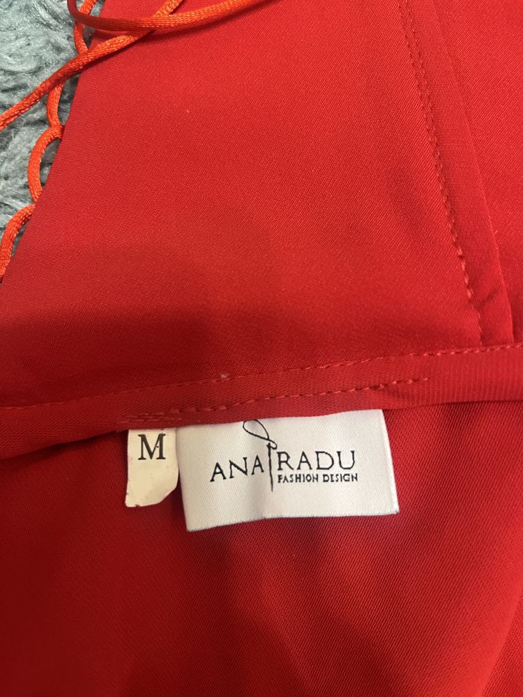 Rochie ocazie designer Ana Radu. pe eticheta marimea M,merge si la S.