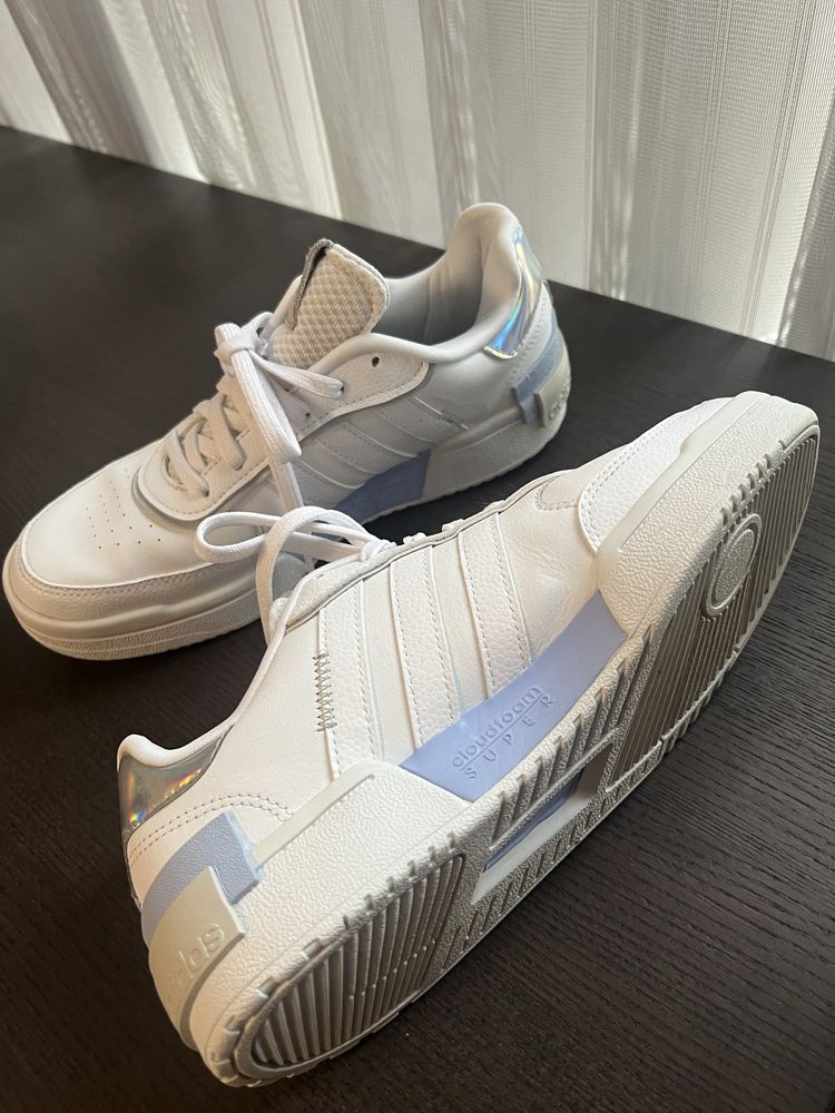 Adidas sneakers white
