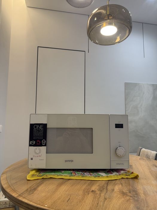 Продам микровалновку Gorenje .
