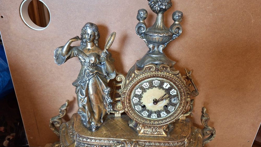 Ceas mecanic semineu