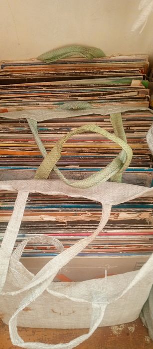 300 штук виниловые пластинки оптом дёшево отдаю