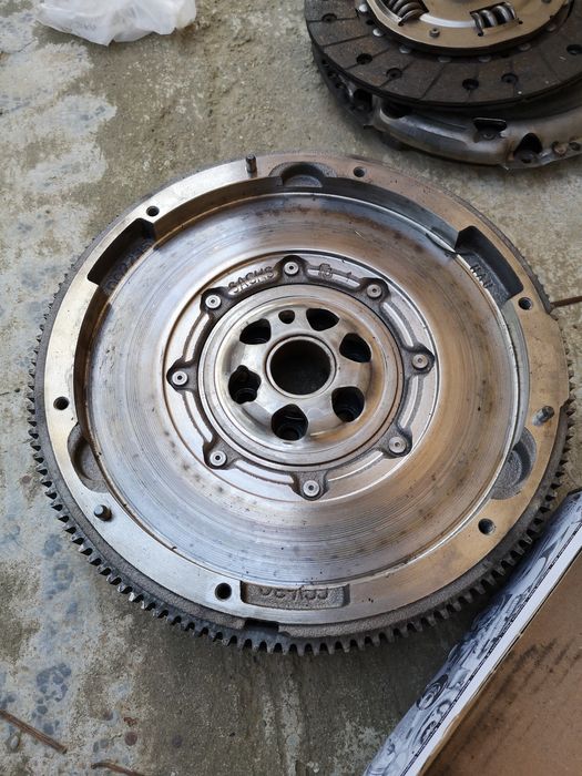 Volanta si kit ambreiaj 1.5tsi DADA VW Passat B8 Golf 7