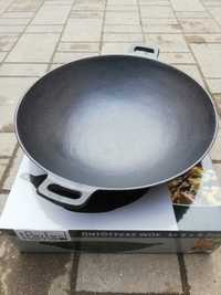 WOK fontă 37 cm + capac + wok 31 cm + ceaun fontă 10.8=407 lei
