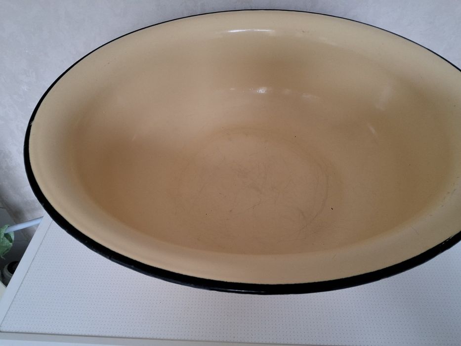 Таз эмалированный, полиэтиленовый ( сделано в СССР)