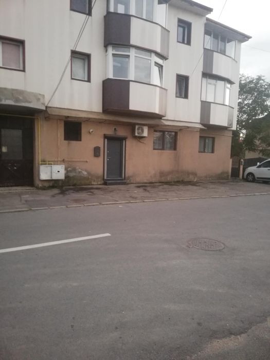 închiriez apartament 2 camere