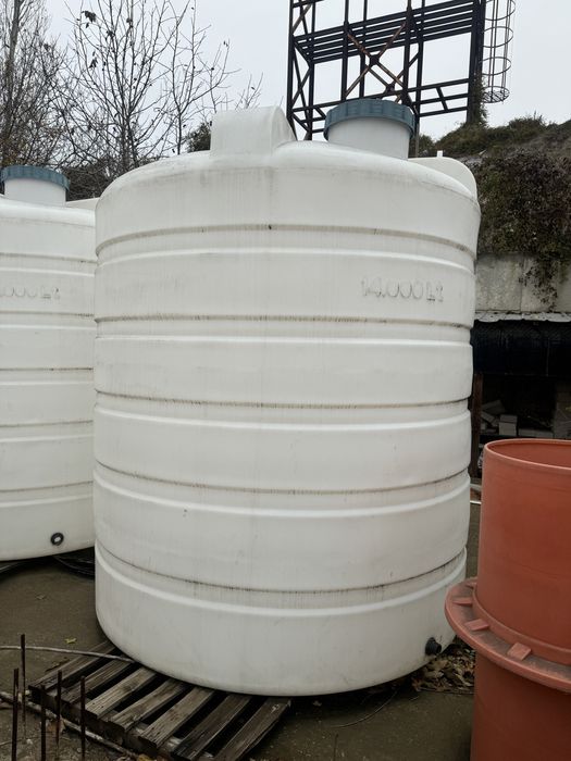 Чисто нови полипропиленови цистерни 3 броя по 14.000 литра