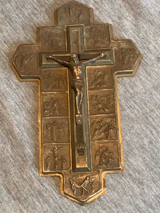 старо стенно разпятие, изобразяващо Кръстния път