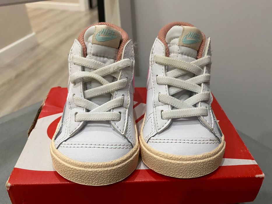 Продам детскую обувь