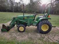 Трактор John deere 770 с челен товарач Не Кубота