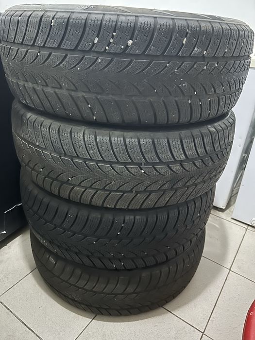 215/60R17 почти новый