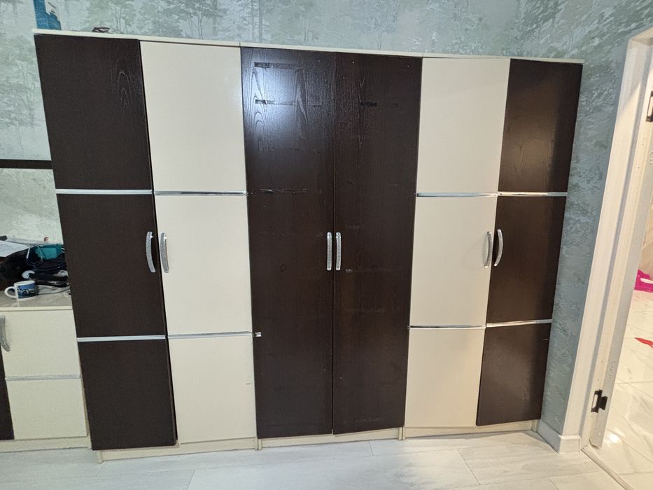 Срочно ! Шифоньер б/у