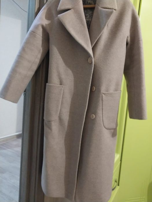 Продам демисезонное пальто