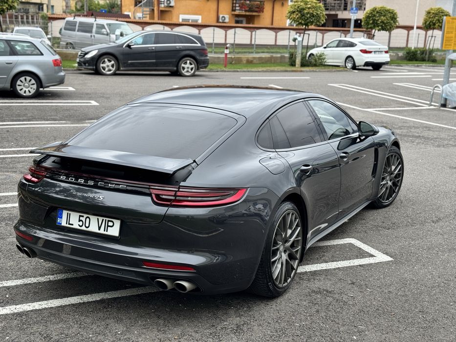 Porsche panamera 4.0D v8 // distronic // soft closs // far matrix