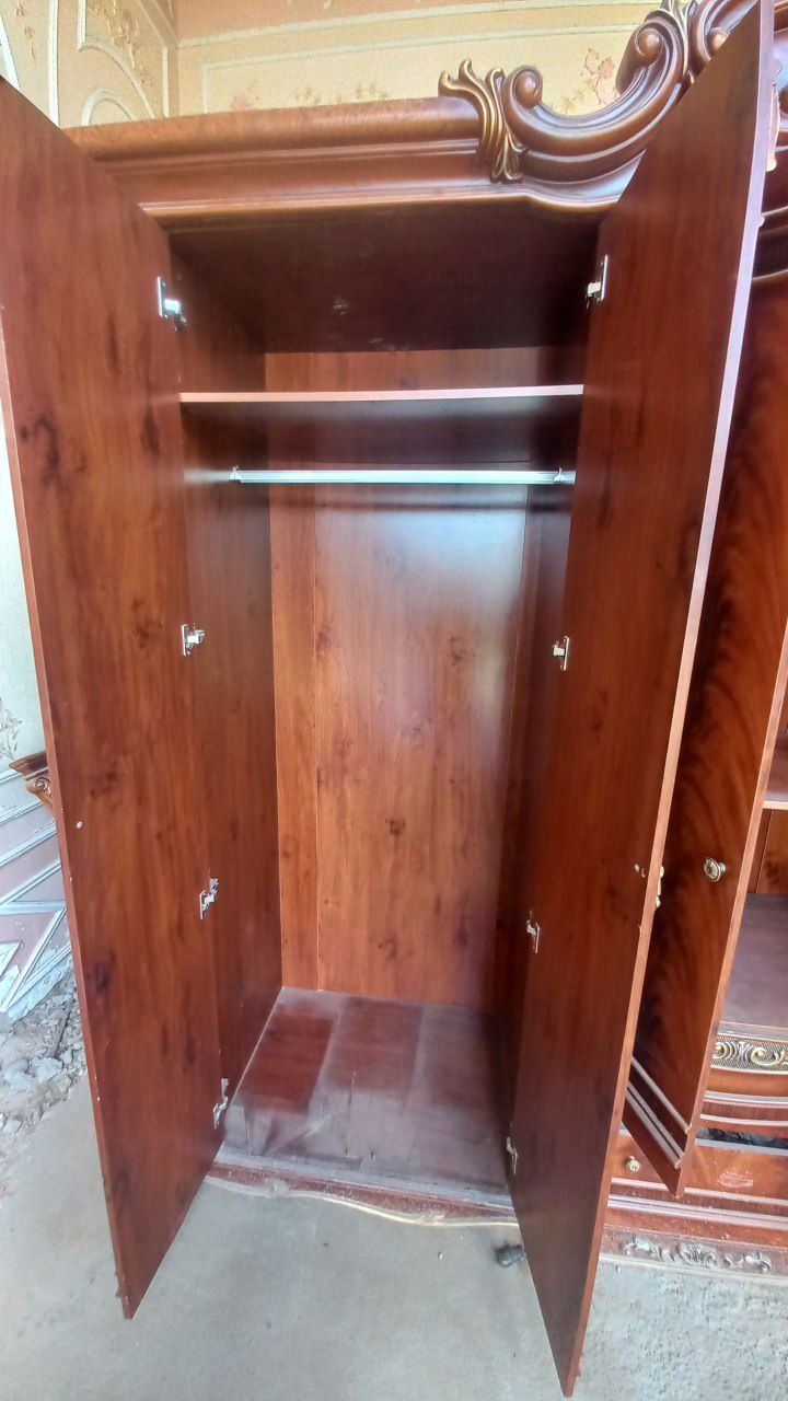 Продам китайский спални гарнитур