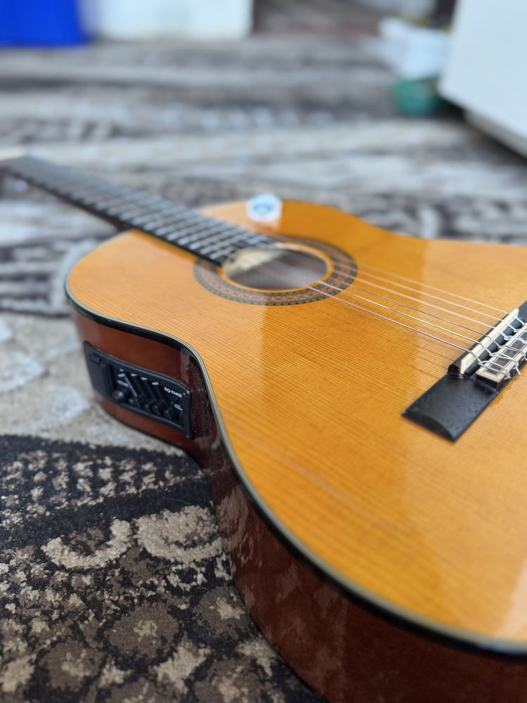 Gitara sotiladi srochna