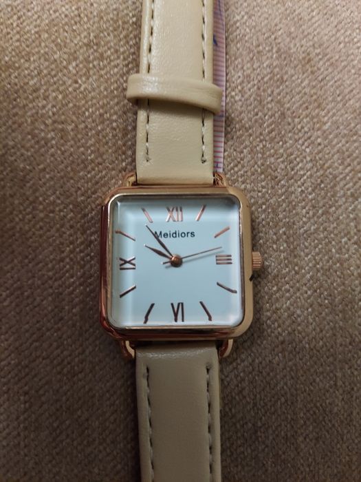 Часы женские продаю