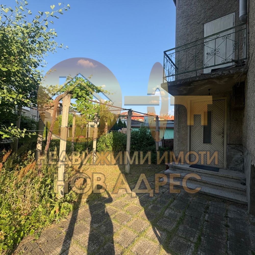 Етаж от къща с самостоятелен вход Кв. Вароша 112 кв.м.