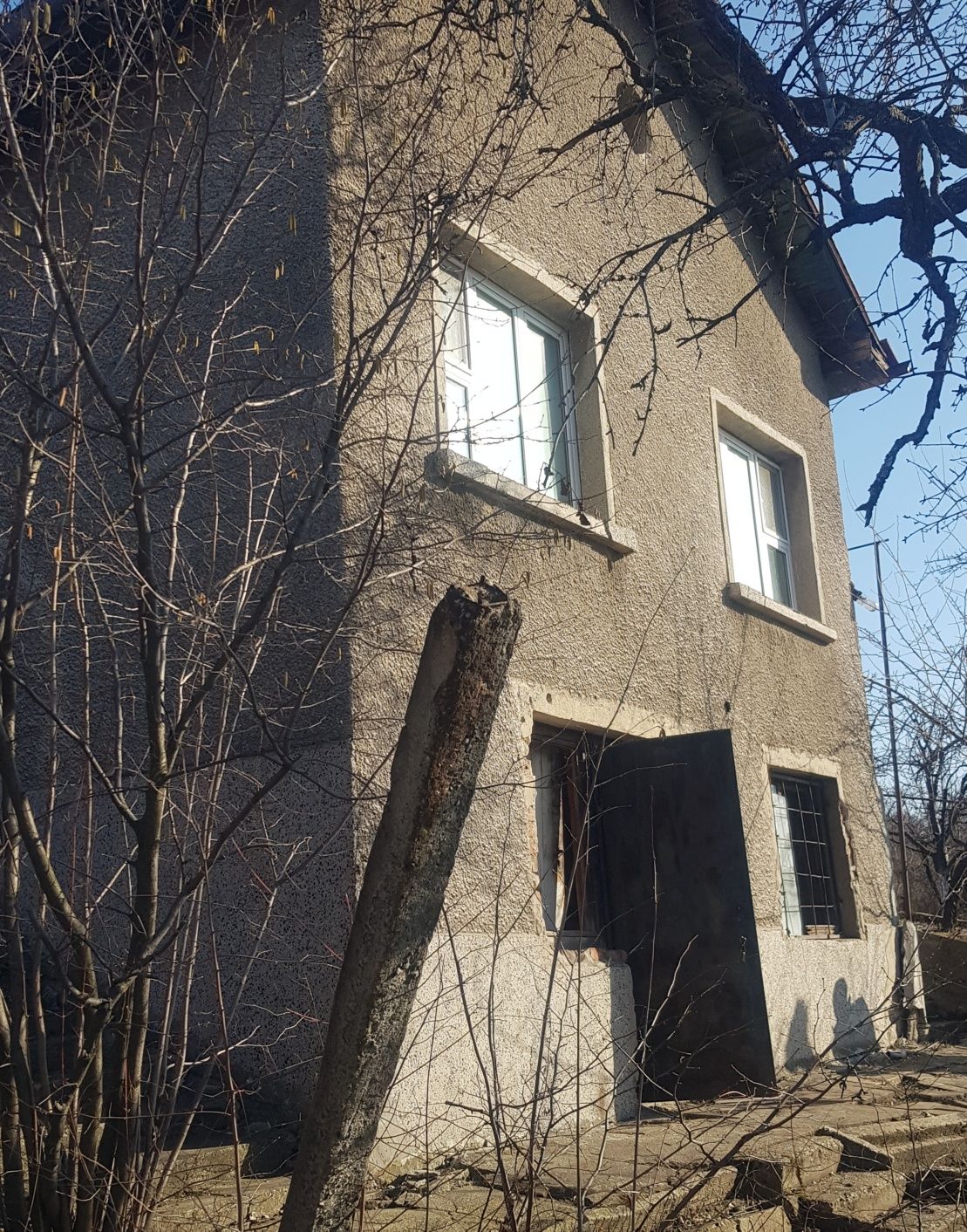 Продава къща в гр.Бобов дол