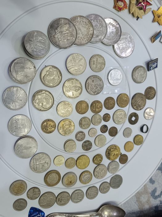 Много монеты деньги