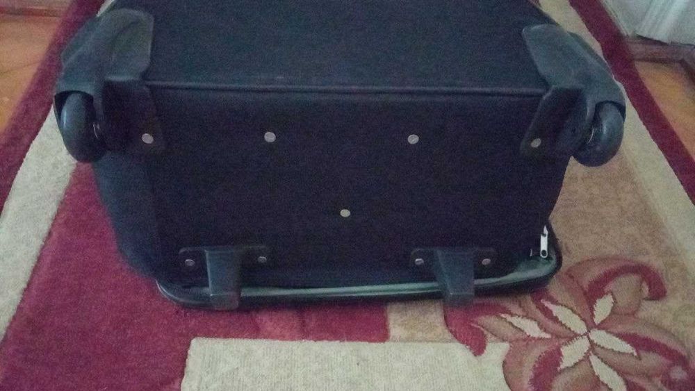 Продаётся дорожный чемодан