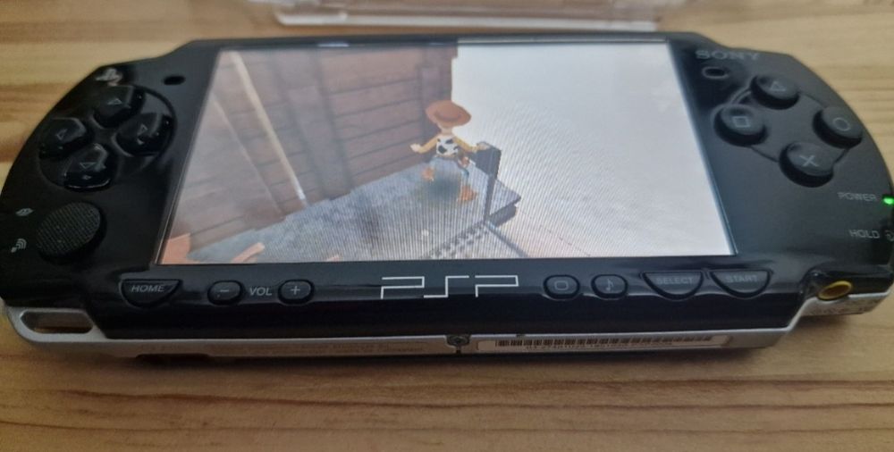 PSP 2004 Modat  card 64 GB si baterie dubla!