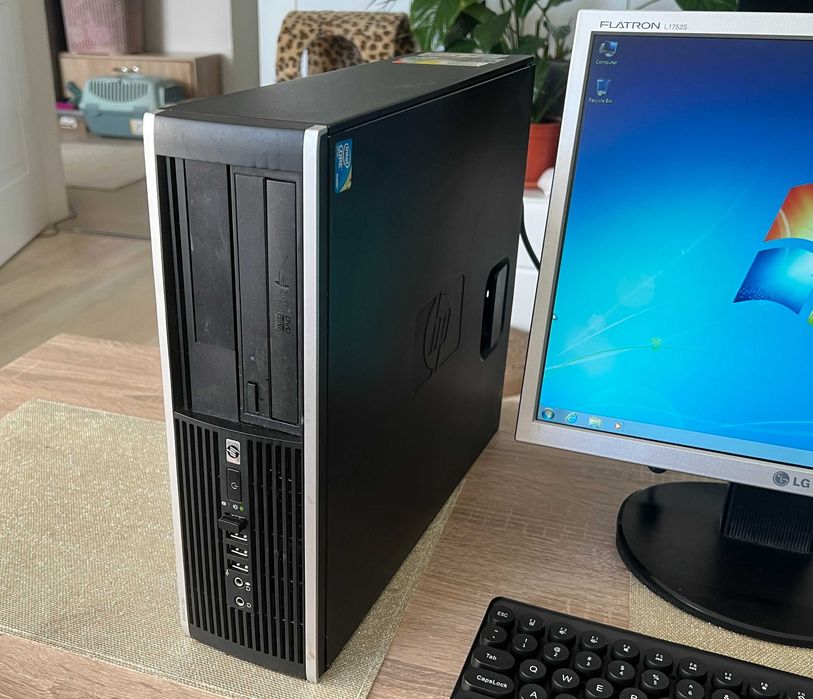 Sistem PC cu monitor Intel E8400, SSD de 120 Gb, LCD 17 inchi