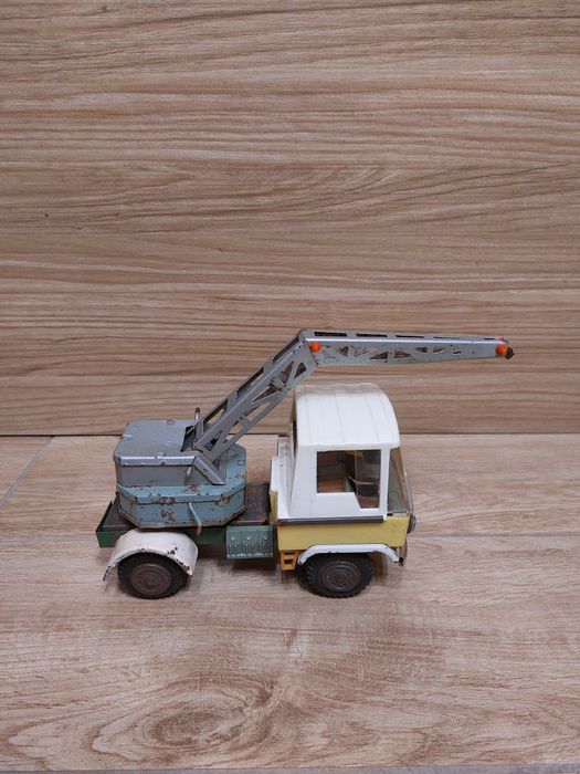 Стари метални играчки