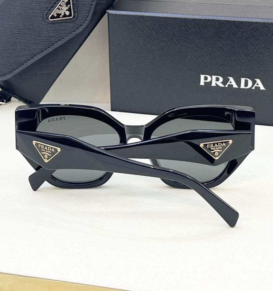 Ochelari de soare Prada