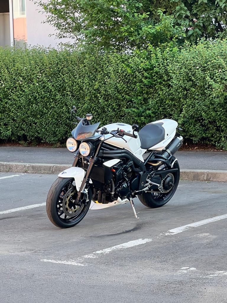 Triumph speed triple 1050