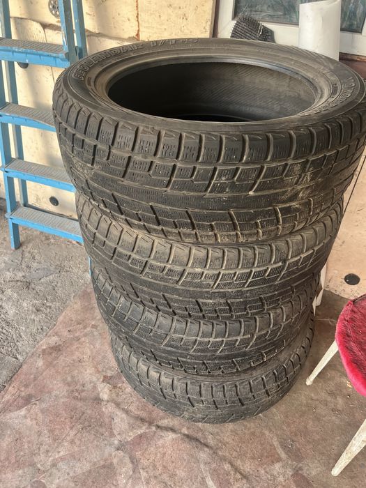 Продам шины зимние состояние Б/у