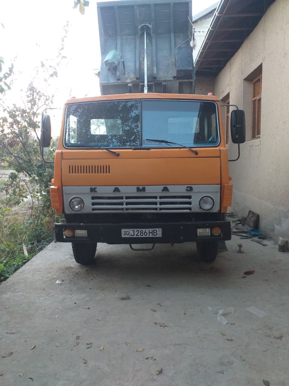 Kamaz 5511 sotiladi yili 1991 ishlab turibdi hama narsasi joyida