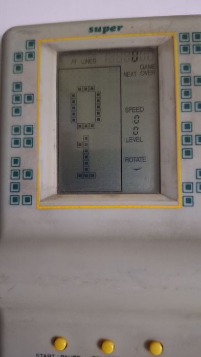 Продавам електронна игра BRICK GAME