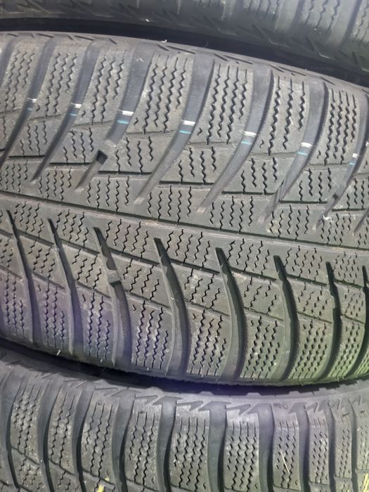 4 бр зимни 215/55/17 Bridgestone