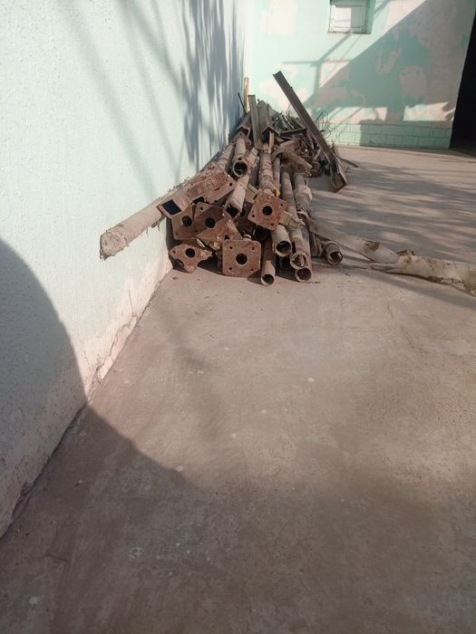 Eski taxta va temirlar