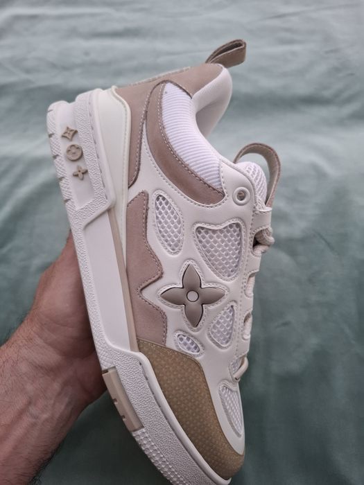 Louis Vuitton , size 42 și 45 . 780 Lei