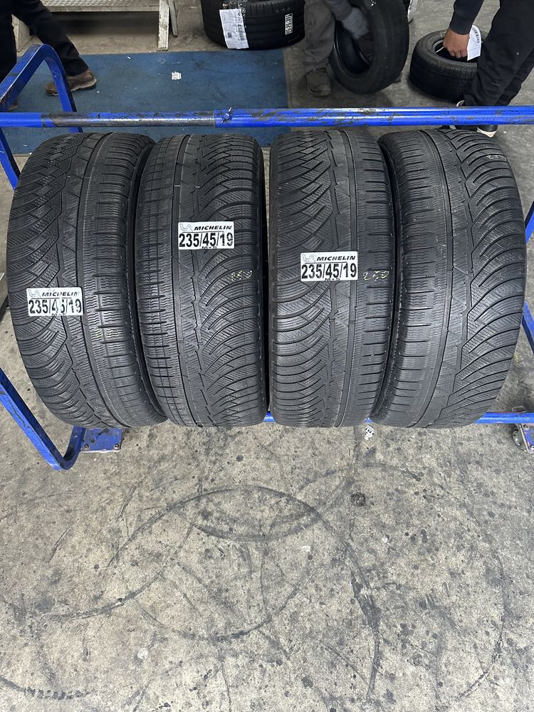 235/45/19 Michelin M+S