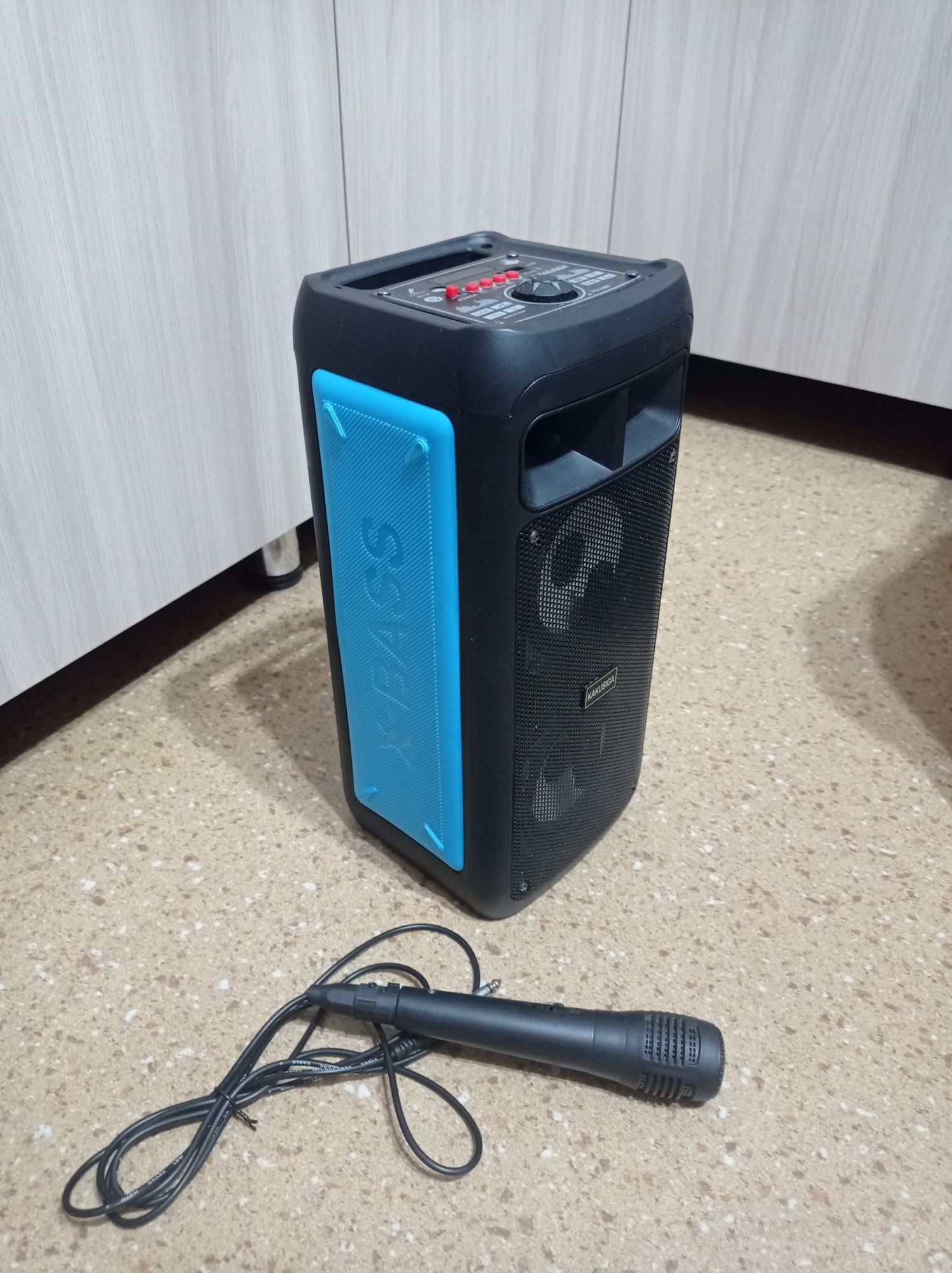 Продам колонку  с микрофоном