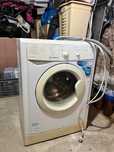 Срочно продам в рабочем состояний стиралку Indesit