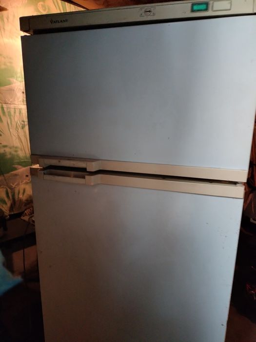 Продам холодильник Атлант
