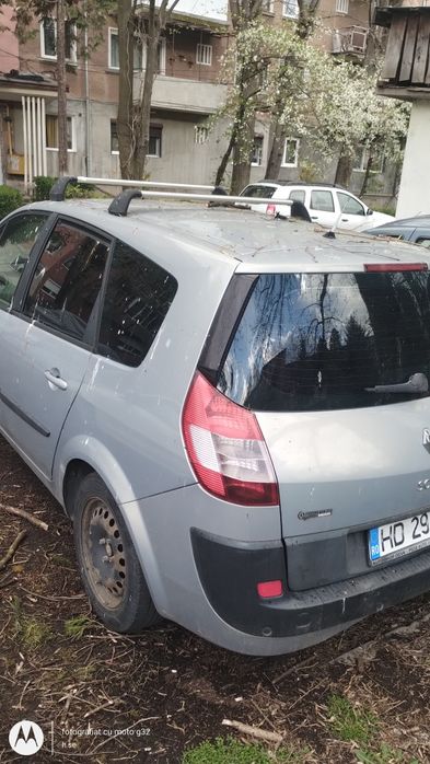 Renault grand scenic.
