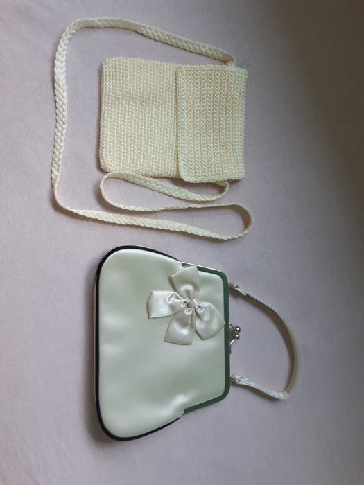 Нови мини дамски чанти в кремав цвят.