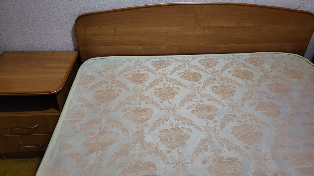 Продам спальный гарнитур