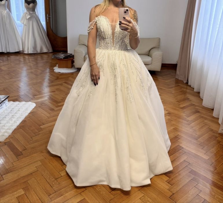 Rochie mireasa in stare perfecta inaltime 156 si 12 cm tocuri