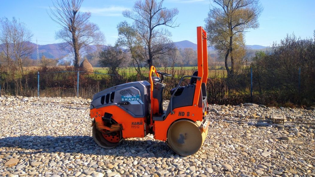 Închiriez buldoexcavator nacela compactor dumper excavator macara