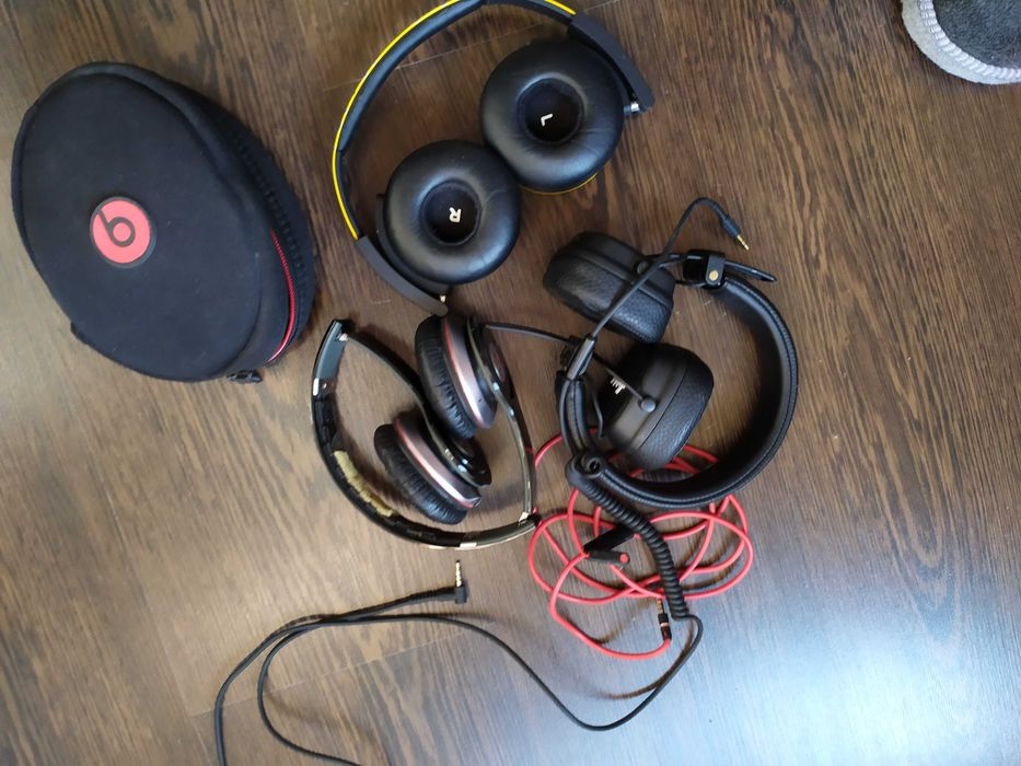 Borseta Beats si casti AKG / Marshal